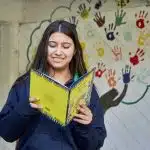 Santiago, 18.10.2022. Fotografías de alumnos y profesores de Escuela Padre Hurtado en la comuna de Renca, para campaña publicitaria 2022 Fundación Hogar de Cristo.
AGENCIA BLACKOUT